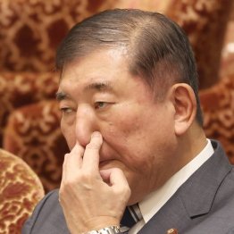 行き当たりばったり…(C)日刊ゲンダイ