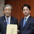 そもそも自民党農政の失敗が原因なのに、小泉農相はヒーロー、“農水族のドン”は農家の所得向上名目に別立て2.5兆円を予算要求（Ｃ）共同通信社