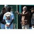 岡本和真を指導する長嶋茂雄終身名誉監督（Ｃ）日刊ゲンダイ
