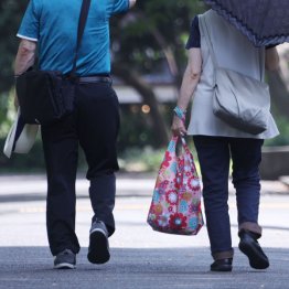 幸せホルモン「オキシトシン」が脳から放出(C)日刊ゲンダイ