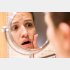 鏡を見てビックリ！（写真:iStock）