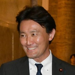 笑っている場合じゃない(C)日刊ゲンダイ