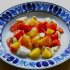 すももとトマト、セロリのサラダ（提供写真）