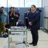 立ち話会見にも“早めに終わらせよう”という意図が（Ｃ）日刊ゲンダイ