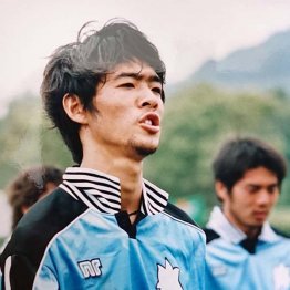 大学時代はサッカー漬けの日々(提供写真)