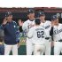 西口監督（左）と首脳陣（Ｃ）日刊ゲンダイ