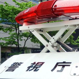 佐藤晋悦容疑者は「生き霊がついている」と信じ込ませ…(写真はイメージ)/(C)日刊ゲンダイ