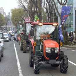 3月末のトラクターデモ(C)日刊ゲンダイ