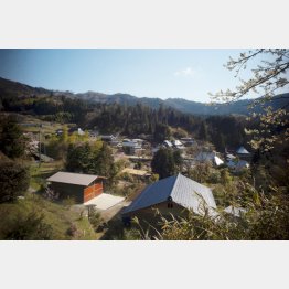 事件現場となった村(提供写真)