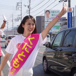 立憲民主・国友彩葉は“子育てママ議員”を自称(提供)事務所