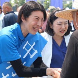 元シドニー五輪・競泳銀メダリストの自民・中村真衣だが…(本人のXから)