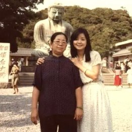 テレサと母親の趙素桂(提供写真)