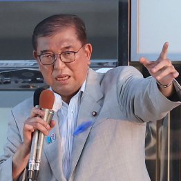 怖いくらいの悲愴感(C)日刊ゲンダイ
