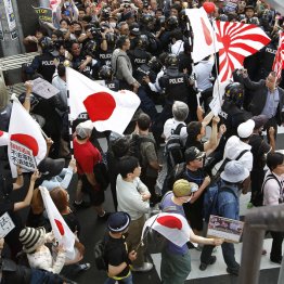 かってヘイトスピーチも大きな社会問題となり、解消を目指して法律や条例が制定された=2013年(C)日刊ゲンダイ