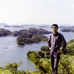 九十九島をバックに(提供写真)