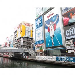 大阪・ミナミのグリ下の少女らを酷使して荒稼ぎ(C)日刊ゲンダイ
