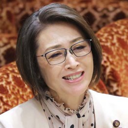 中抜きを認めた?(C)日刊ゲンダイ