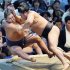 豊昇龍（左）と若元春（Ｃ）共同通信社
