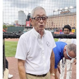 激励に訪れた筆者(C)共同通信社