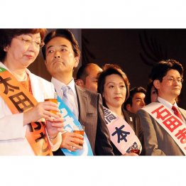 2013年参院選、安倍氏が旧統一教会幹部との密談の場で北村経夫氏(左2)に組織票を回すよう依頼…(「清和政策研究会との懇親の集い」での参院選候補者=2013年)/(C)日刊ゲンダイ