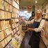 夢野書店店主の西山友和さん（Ｃ）日刊ゲンダイ