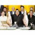琴勝峰（右は師匠の佐渡ケ嶽親方）／（Ｃ）共同通信社