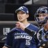 達孝太（伏見寅威捕手＝右）／（Ｃ）共同通信社