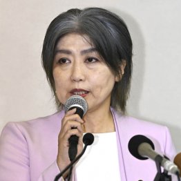 一度は辞任表明したはずなのに…(C)共同通信社