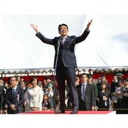 元首相がそうなら、首長でさえも、“「無責任」でまかり通るはず”ーと?(C)共同通信社