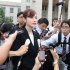 スタッフが場を仕切り…（Ｃ）日刊ゲンダイ