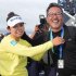 山下の優勝を喜ぶ父・勝臣さん（Ｃ）共同通信社