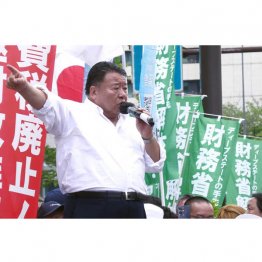 水島聡氏も財務省解体デモで大演説（提供）藤倉善郎氏