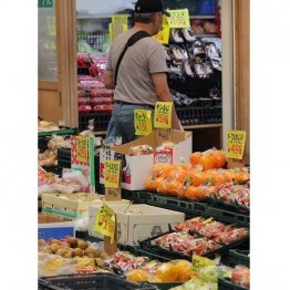 赤字国債発行の「減税」は庶民の味方でも何でもない。更なる物価高になりかねない(C)日刊ゲンダイ