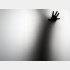 ずっと手を振ってる人が…（写真:iStock）