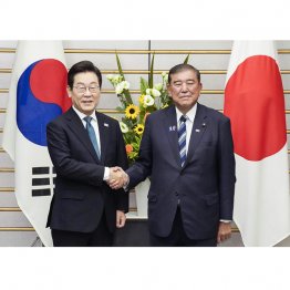 外交日程詰め込み延命(日韓首脳会談、李在明大統領=左)/(C)共同通信社