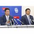 昨2024年は小松辰雄さん（左）と中日OB戦開催に尽力した筆者（Ｃ）共同通信社