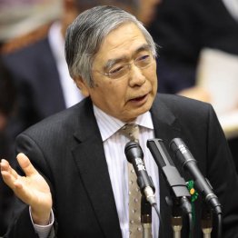 安倍元首相にベッタリだった黒田東彦前日銀銀総裁(C)日刊ゲンダイ