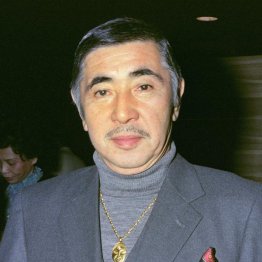大物俳優の若山富三郎と共演（Ｃ）共同通信社