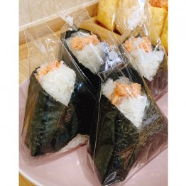 「にぎりめし勘兵衛」の一番人気「銀じゃけ」=税込み150円(提供写真)