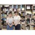 「HIRAKU書店」コーディネーターの渡辺由美子さん（右）と、マテックス株式会社総務統括部係長の岩崎美紗子さん（Ｃ）日刊ゲンダイ