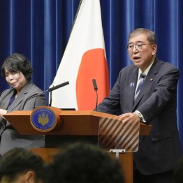 涙を浮かべる場面も(C)共同通信社