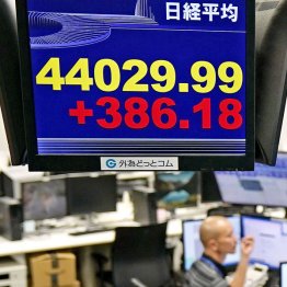 一時4万4000円を突破(C)共同通信社