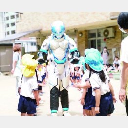 “オーガマン”は福岡の人気者（提供写真）