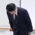 謝罪する佐賀県警の井上利彦首席監察官（Ｃ）共同通信社