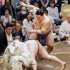 大の里は玉鷲を突き落として勝利（Ｃ）共同通信社