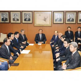 この総裁選に何の正当性もないと、多くの国民が気付く（Ｃ）共同通信社