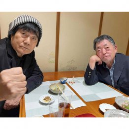 村西とおる(左)と西村忠治(C)日刊ゲンダイ