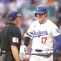 審判を気遣う大谷翔平（Ｃ）ロイター／Imagn Images