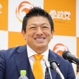 ミギミギ高市早苗・新総裁大好き(C)日刊ゲンダイ