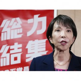 四面楚歌(自民党の高市早苗総裁)/(C)共同通信社